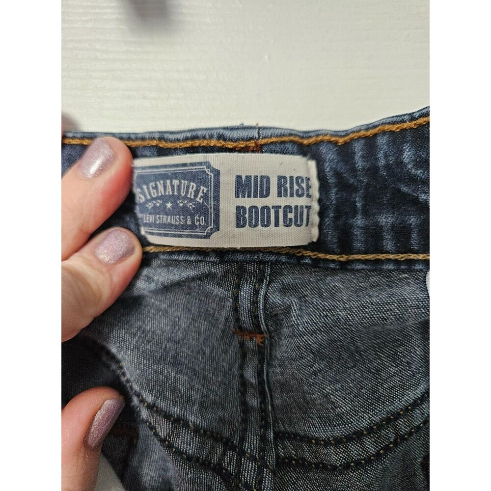 Levi Mid Rise Boot Cut 22 Short - Picture 4 of 4